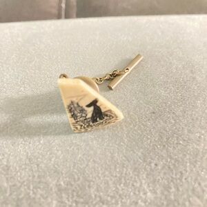 Vintage Scrimshaw tie tack